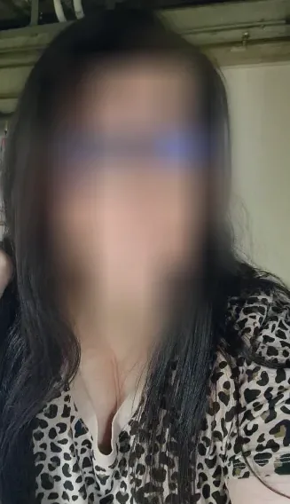Anna, 33