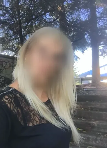 Anna, 32