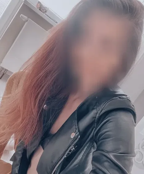 Caroline, 24