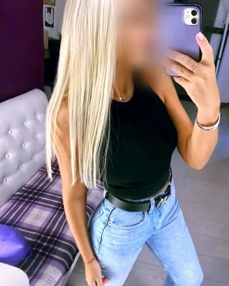Cecilie, 33