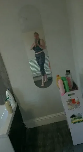 Clara, 40