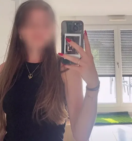 Elif, 27