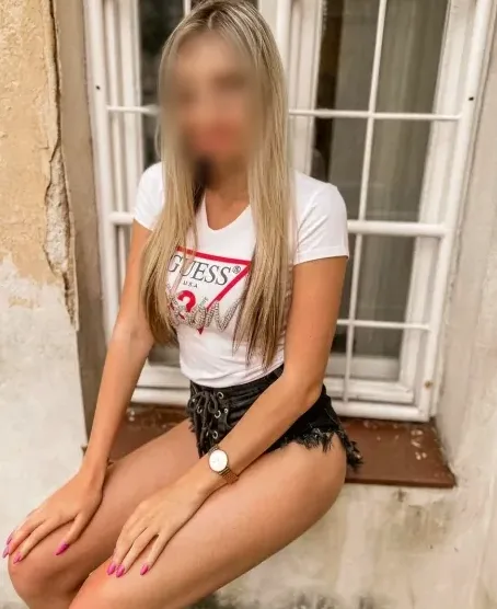 Ellen, 31