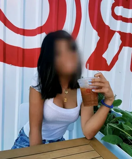Malou, 19