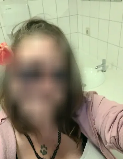 Selma, 33