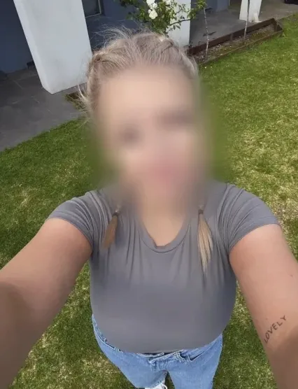 Simone, 30