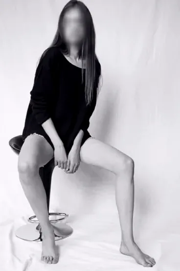 Simone, 28