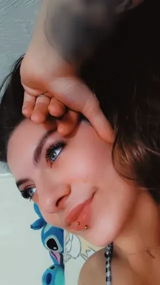 Sofie, 24